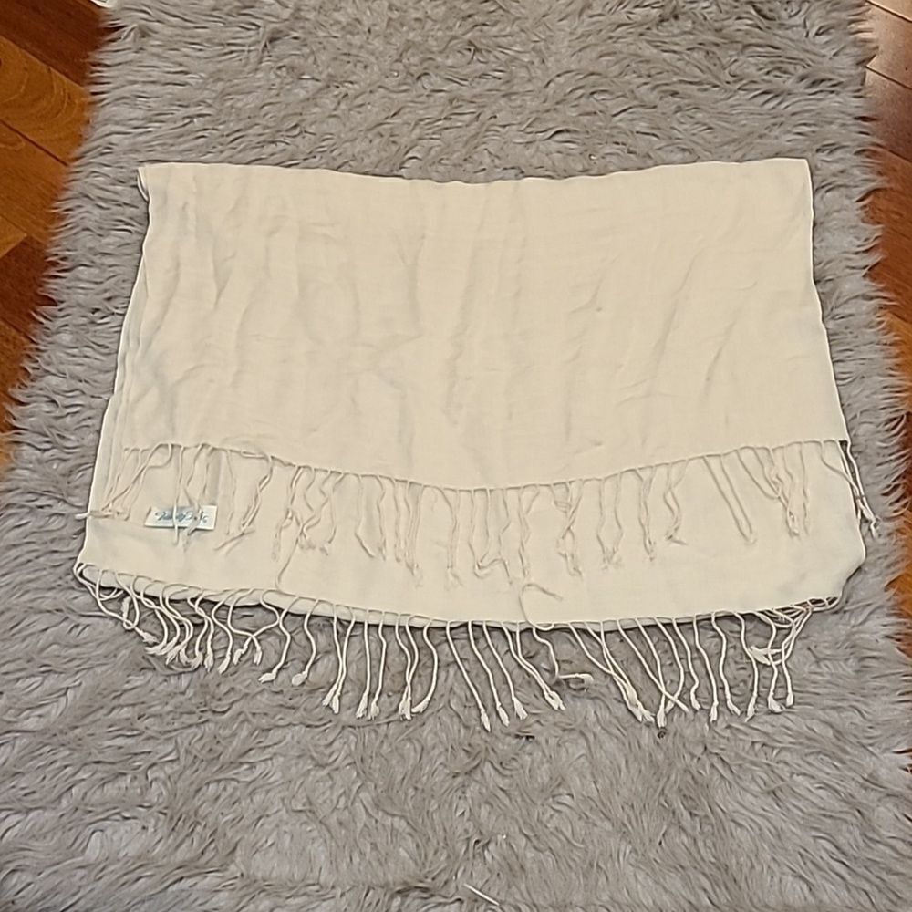 Vanity fair‎ vintage womens white scarf
